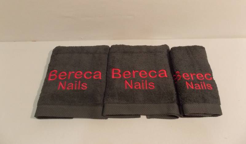 TOALLAS BORDADAS BERECA NAILS